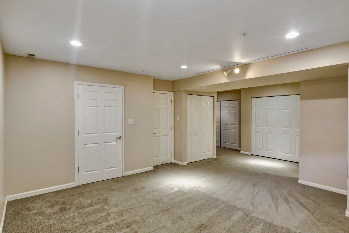 Building Photo - 195 Langdon Farm Cir