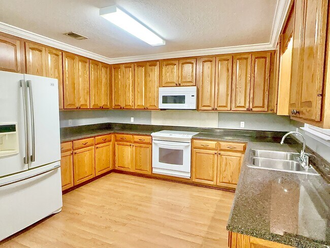 Building Photo - 46 Live Oak Trail