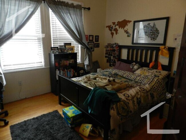 Building Photo - Faneuil St 3 Bed