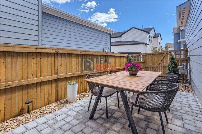 Building Photo - 8375 Holman St