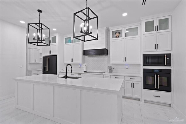 Building Photo - 23 Lago Delton