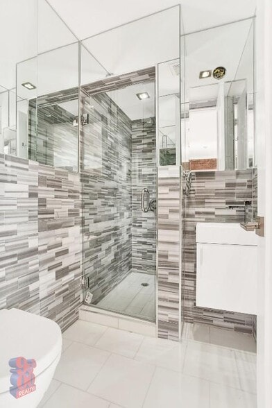 Building Photo - 2100 2nd Ave