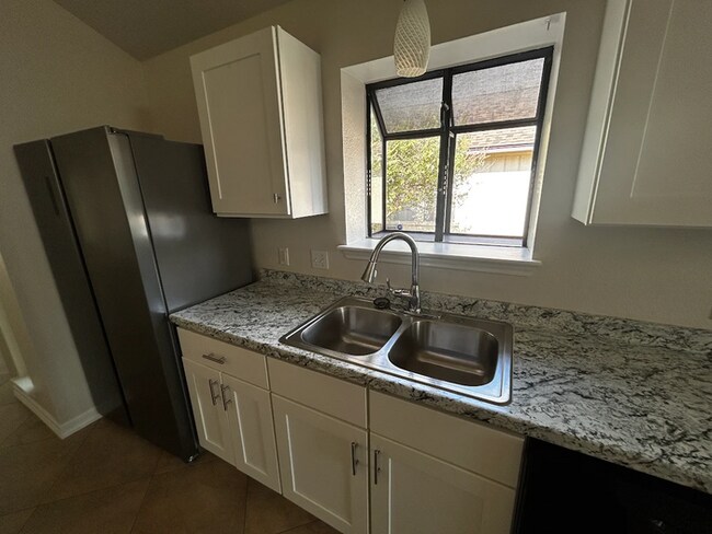 Building Photo - Move-In Ready 3BR/2BA in Round Rock - Enjoy One Month Free Rent When You Move In by November