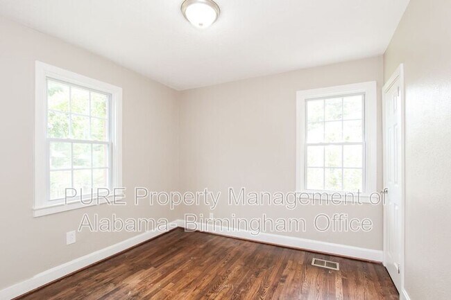 Building Photo - 208 22nd St SW