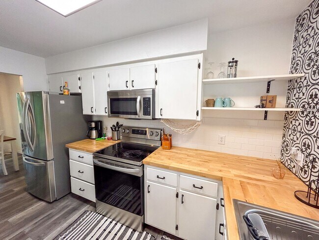 Building Photo - 1038 SW 6th Dr