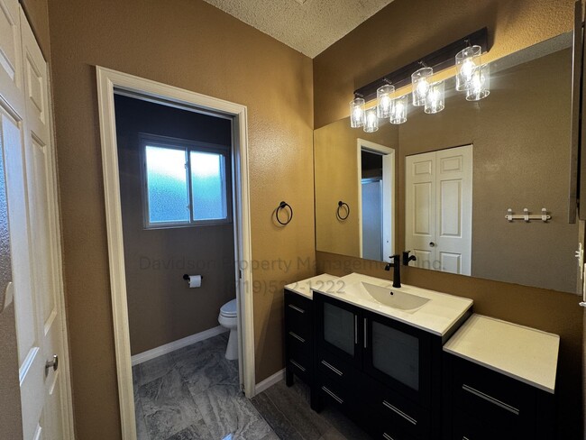 Building Photo - Charming 3-Bedroom Townhouse in Broadmoor ...