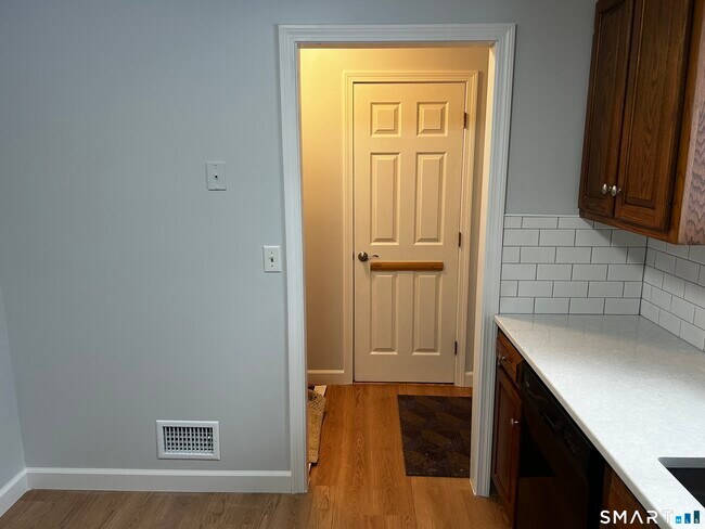 Building Photo - 151 Wynwood Dr