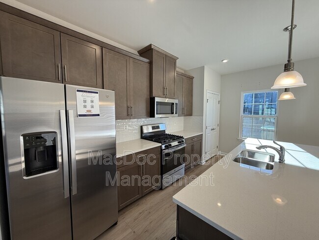 Building Photo - 1100 Rampart Dr