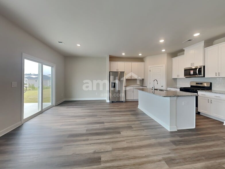 Building Photo - 758 Treeline Rd