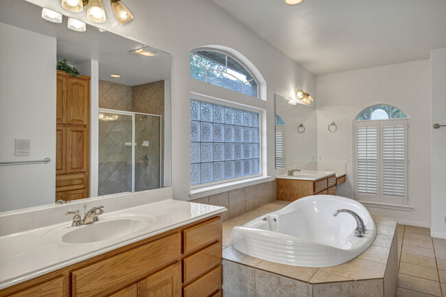 Building Photo - 2117 Willow Way