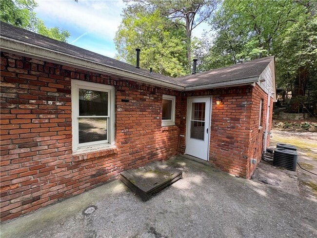 Building Photo - 515 Allen Rd NE