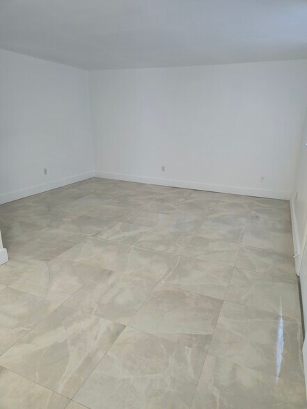 Building Photo - 1801 S Treasure Dr