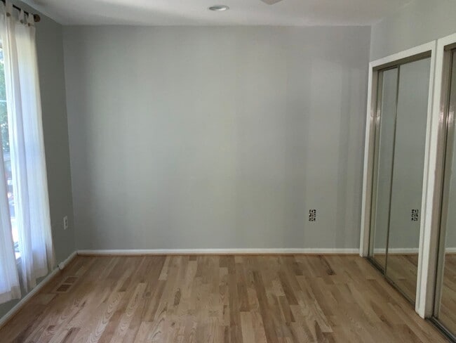 Building Photo - Beautiful 2BR 3.5BA updated town home located in the Saddle Ridge Community