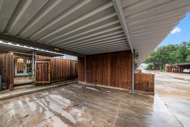 Building Photo - 6635 Wanda Ln