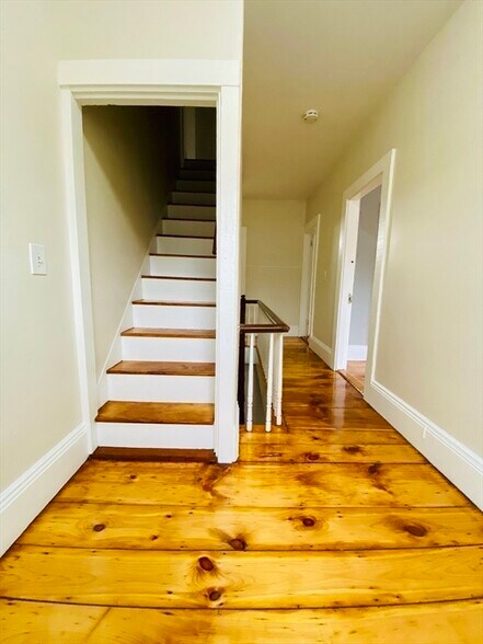 Building Photo - 18 Montvale Ave