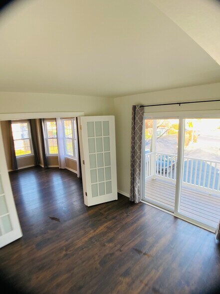 Building Photo - 305 Shepherds Way