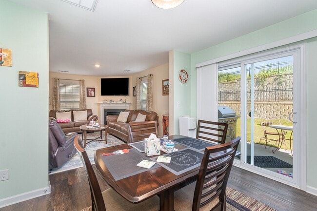 Building Photo - MOVE-IN READY!