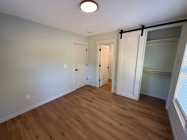 Building Photo - 805 Boxwood Ln SE