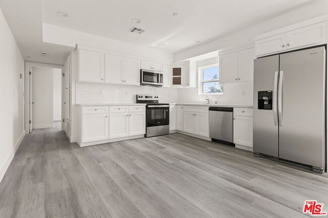 Building Photo - 2938 West Blvd