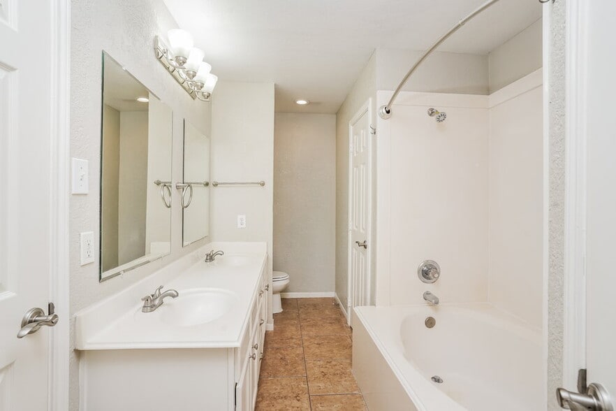 Building Photo - 216 Green Isle Ave