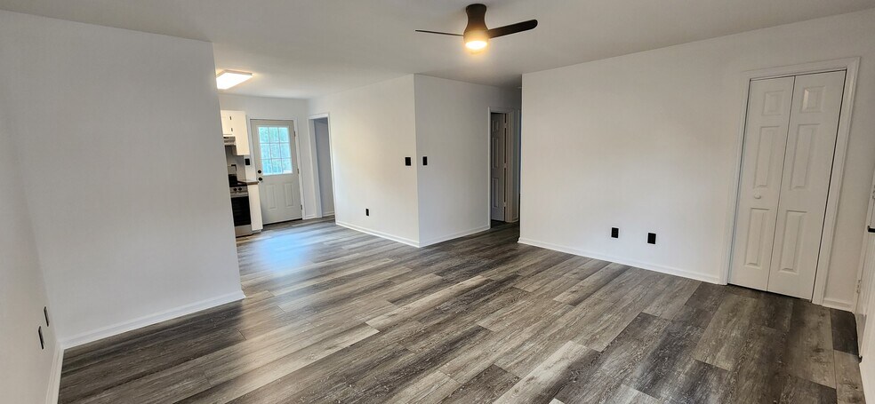 Building Photo - 2110 Twin Ave