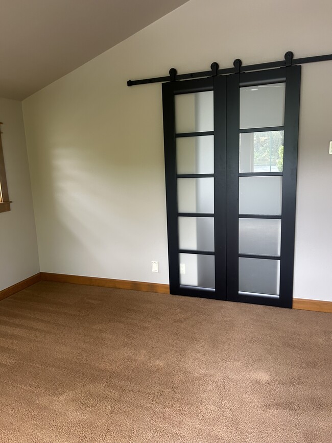 Building Photo - 4047 W Shoreview Ln