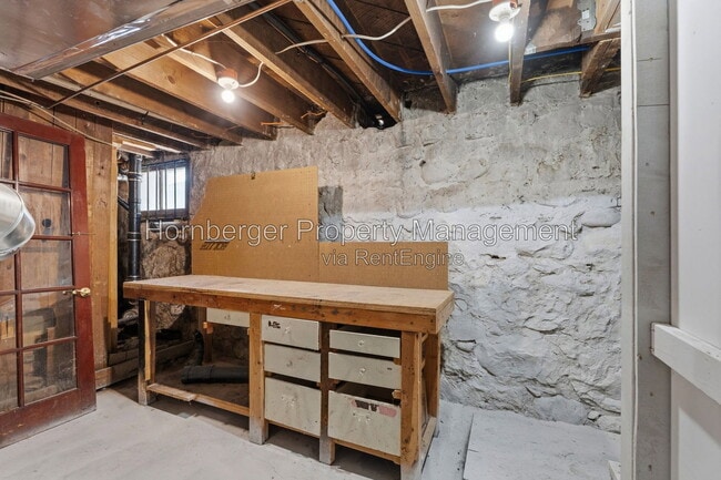 Building Photo - 1128 W Spofford Ave