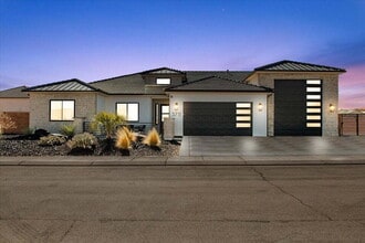 Building Photo - "Beautiful 4-Bed Oasis with 2.5 Baths in Serene Dixie Springs Community"
