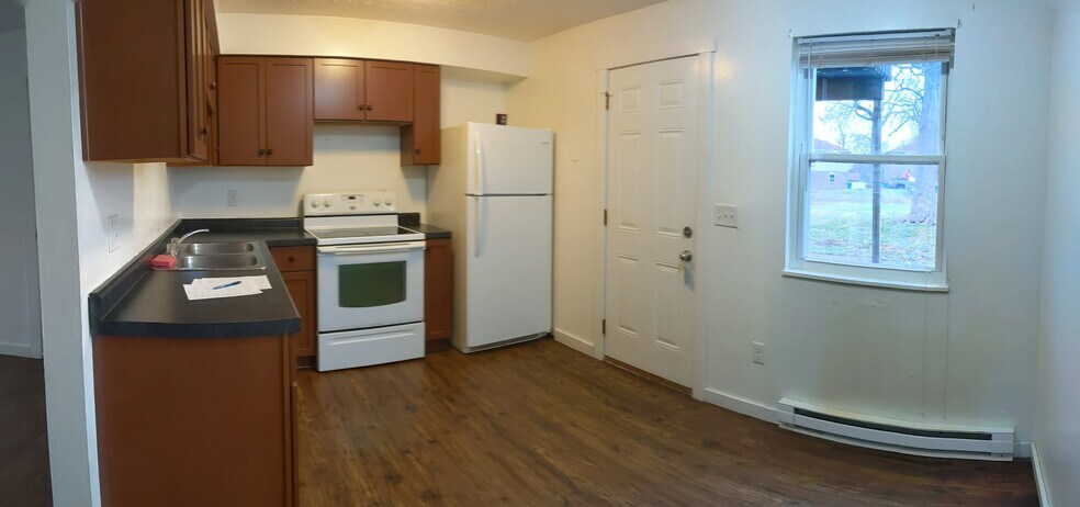 Kitchen-Refrigerator-Stove - 1227 Hilltop Dr