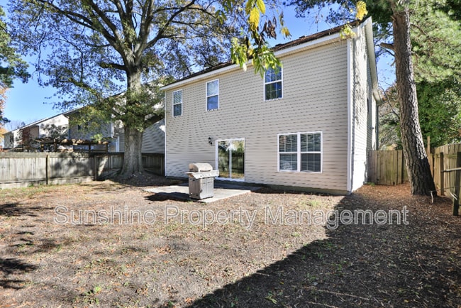 Building Photo - 2823 Lens Ave