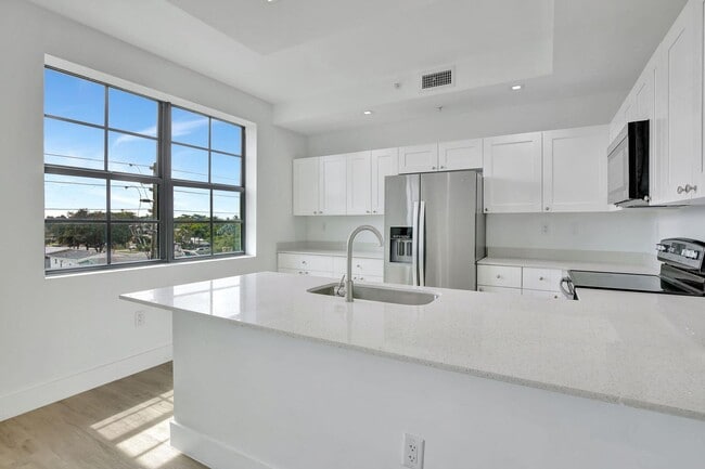 Building Photo - 4100 SW 64th Ave