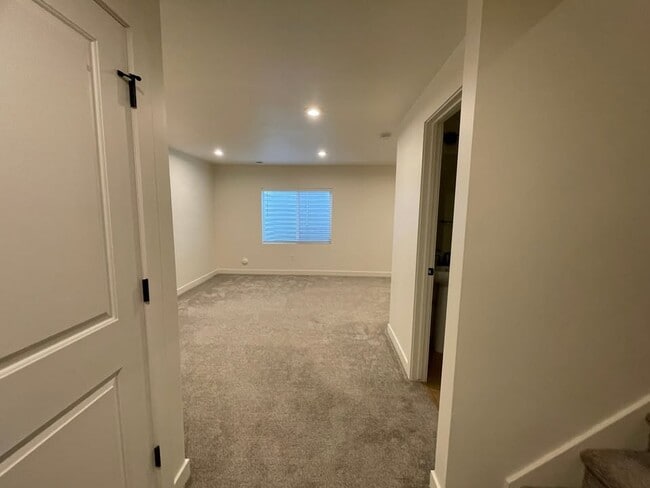 Building Photo - 4356 Hurstbourne Dr