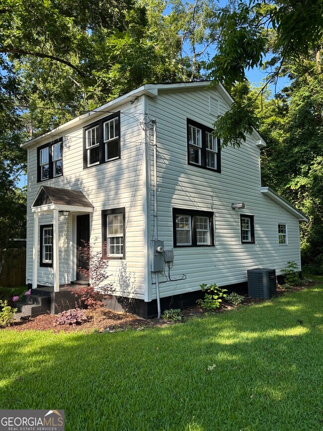 Building Photo - 118 Alford St