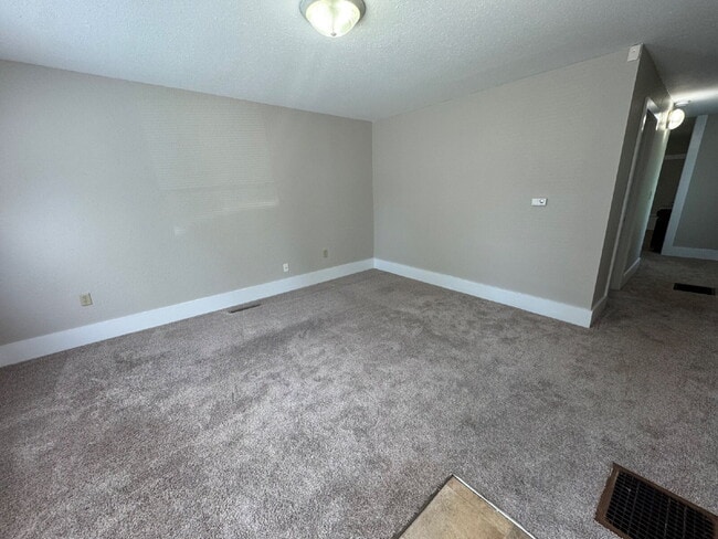 Building Photo - 201 Eastman Ave