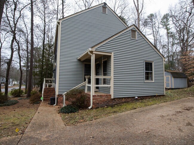 Building Photo - 4266 Roundhill Dr