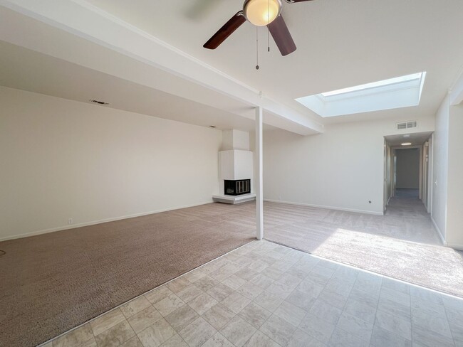 Building Photo - Spacious 3 Bed 2 Bath Home