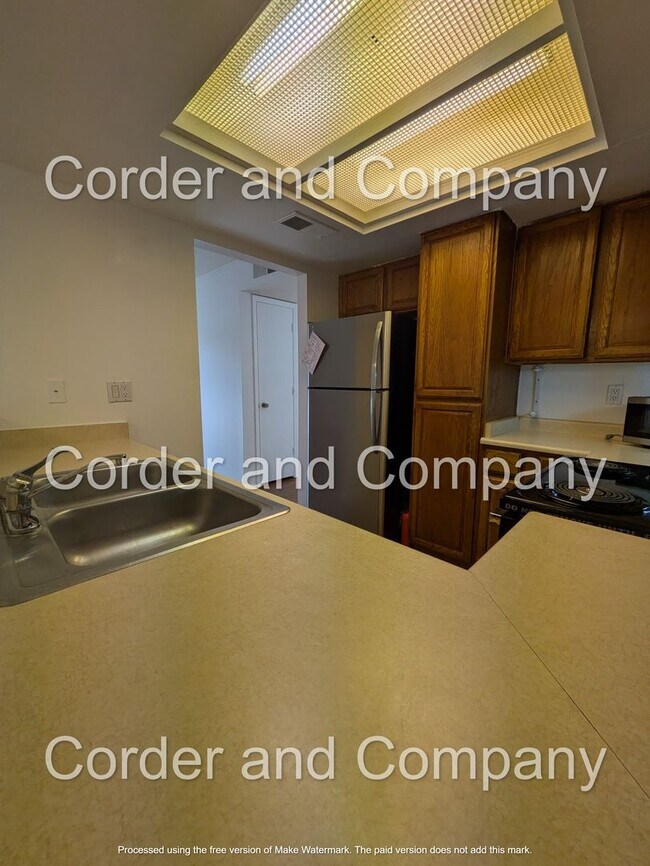 Building Photo - Charming town home 2Bedroom 2Bath Downstairs unit located in the Del Norte High School district.