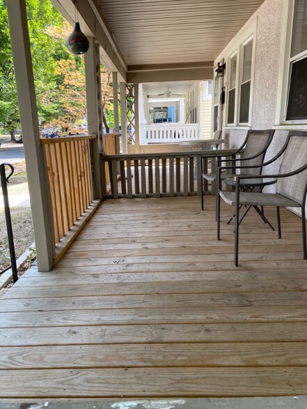 Building Photo - 55 W Lakeview Ave