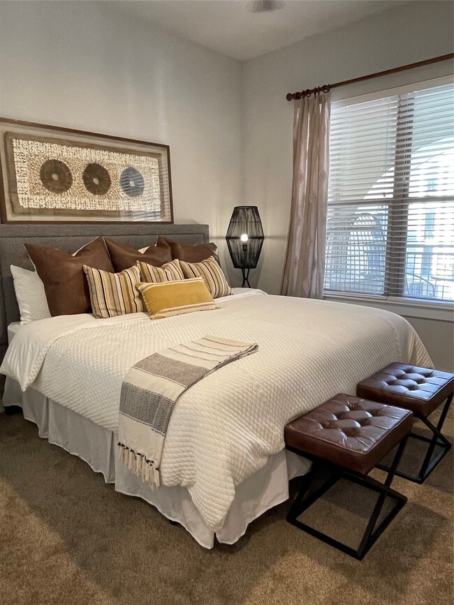 Building Photo - 12840 Jones Rd