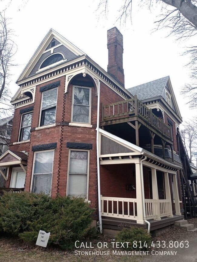 Building Photo - 354 W 7th St