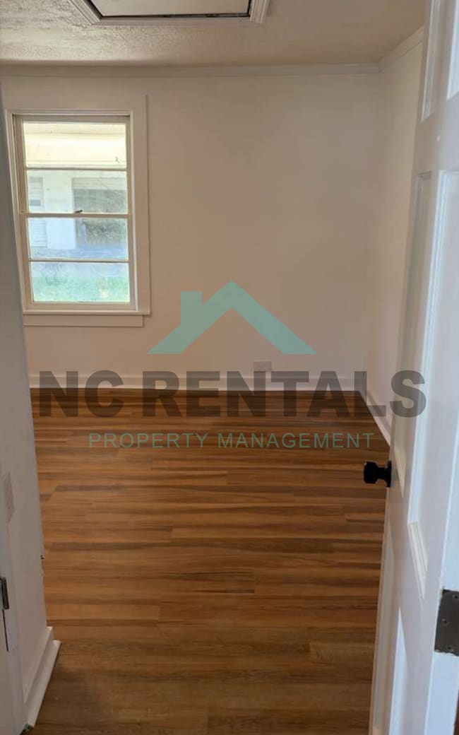 Building Photo - 113 3rd St