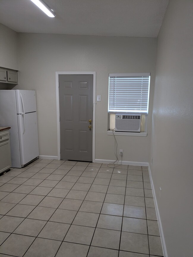 Building Photo - 3357 Frick Rd