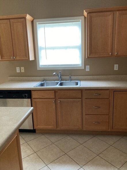 Building Photo - 900 Ashley Dr.