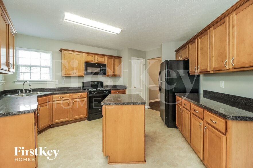 Building Photo - 5435 Yellow Pine Dr