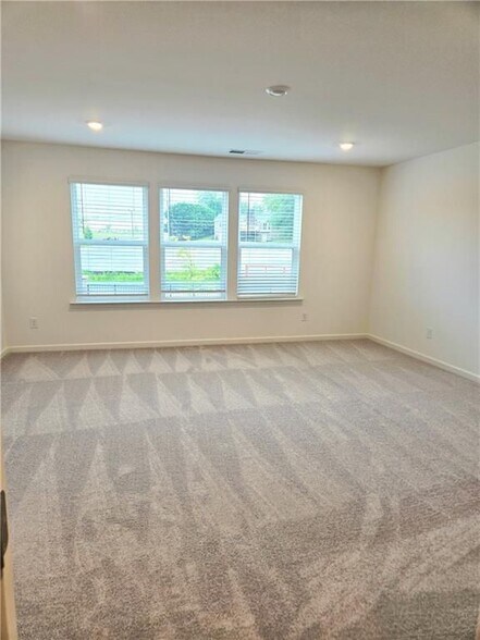 Building Photo - 2445 Livi Ln
