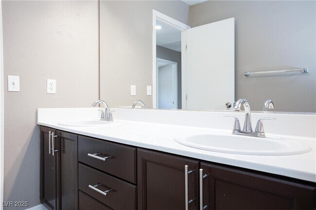 Building Photo - 6813 Baby Jade Ct