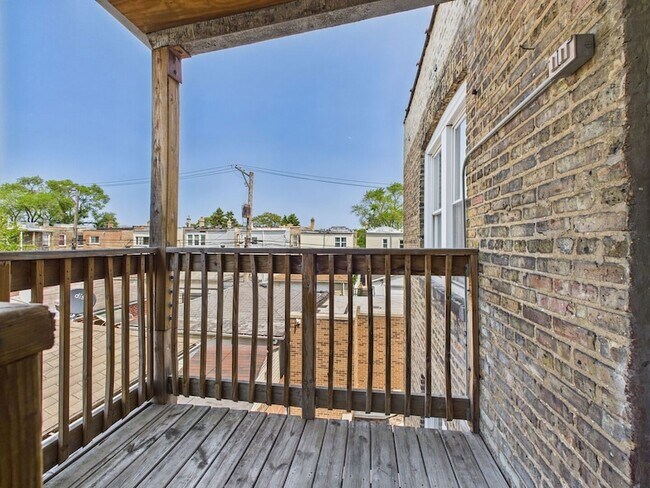 Building Photo - 4338 W Kamerling Ave