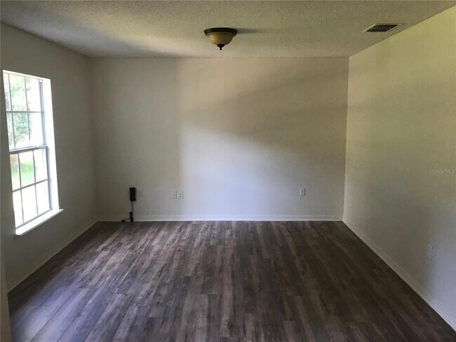 Building Photo - 638 Caribou Ct