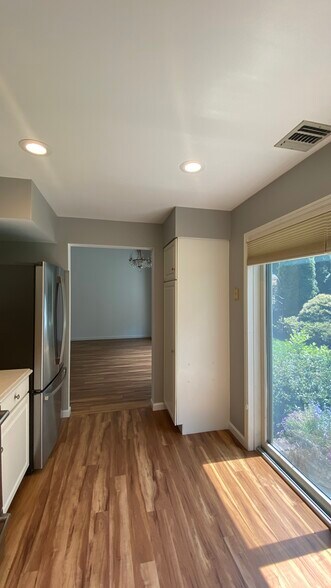 Building Photo - 26 Gloria Ln