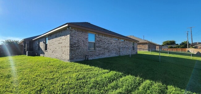 Building Photo - Gorgeous 3 bed/2 bath in Trimmier Estates ...